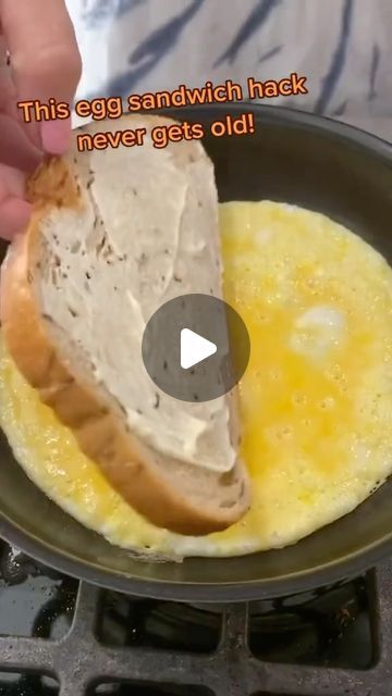 Allyson Zea | Food Blogger on Instagram: "Love using this egg sandwich cooking hack! Have you tried it? Follow 👉🏻 @domesticsuperhero  for more easy recipes!! #eggsandwichhack #eggsandwich #cookingeggs #breakfasthacks" Easy Egg Breakfast, Egg Sandwich Recipe, Egg Sandwich Breakfast, Egg And Cheese Sandwich, Baked Breakfast Recipes, Sandwich Ideas, 2023 Love, Spain Food, Egg Sandwich