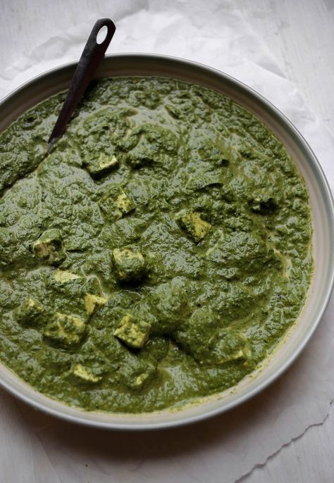 If you have a craving for this classic Indian dish, read on to learn how to make the delicuous saag paneer recipe at home. Saag Paneer Recipe, Subzi Recipe, Saag Recipe, Saag Paneer, Paneer Recipe, Widows Peak, Vegetables Recipes, Paneer Recipes, Chaat Masala