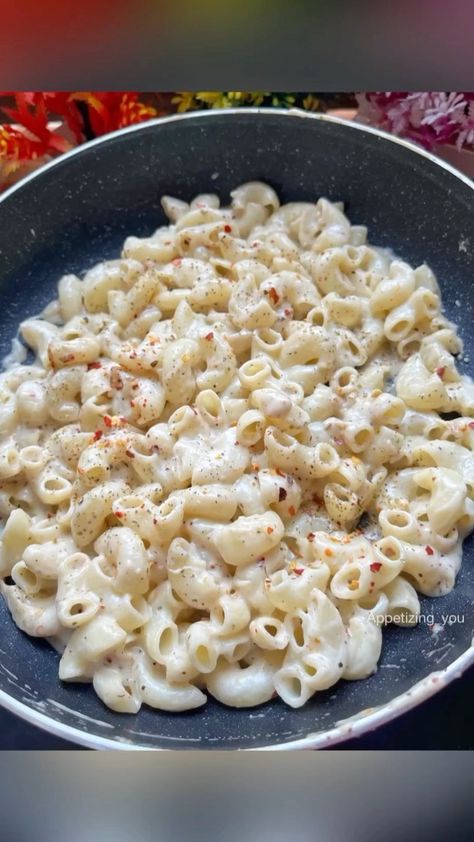 Saumya Arora🧿 on Instagram: “Creamiest and cheesiest white sauce macroni😍🔥😋😋 . @appetizing_you @appetizing_you . Use #appetizing_you to get featured 🎀 . #pasta…” White Sauce Macroni Recipe, White Sauce Macaroni, Vegan Pasta Dish, Cheesy Pasta, Healthy Food Dishes, Pasta Sauce Recipes, White Sauce, Indian Snack Recipes, Vegan Pasta