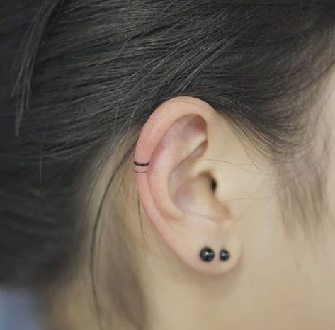 Minimalist Ear Tattoo, Ear Line Tattoo, Tattoo Designs Dainty, Earlobe Tattoo, Small Ear Tattoos, Ear Lobe Tattoo, Tattoos Ear, Tattoo Ear, Inner Ear Tattoo