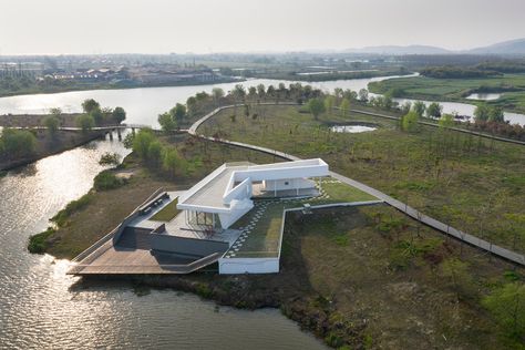 Visitor Center Architecture, Tourist Center, Walking Routes, Landscape And Urbanism, Image Bank, The Tourist, Nanjing, Visitor Center, Design Strategy