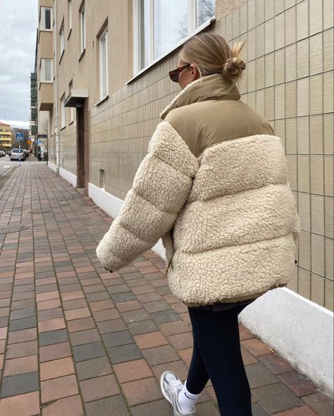 Winter Outfits North Face, Northface Jacket Outfit, Sherpa Jacket Outfit, Fashion Outfits Modest, New York Outfit, Mountain Outfit, North Face Puffer Jacket, Outfits Modest, Winter Fashion Outfits Casual