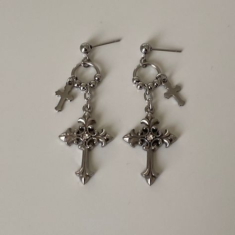 Goth Cross Earrings, Cute Stuff To Buy Accessories, Crosses Jewelry, Cross Accessories, Gothic Stuff, Silver Cross Earrings, Gothic Cross, Gothic Clothes, Gothic Earrings