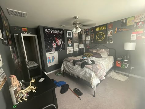 Masc Room Ideas, Guys Bedroom Decor Ideas, Skater Boy Room Aesthetic, Room Decor Guys, 2000s Older Brother Core Room, Cool Room Ideas For Guys, Guys Room Ideas, Guy Bedroom Ideas, Guy Room Ideas