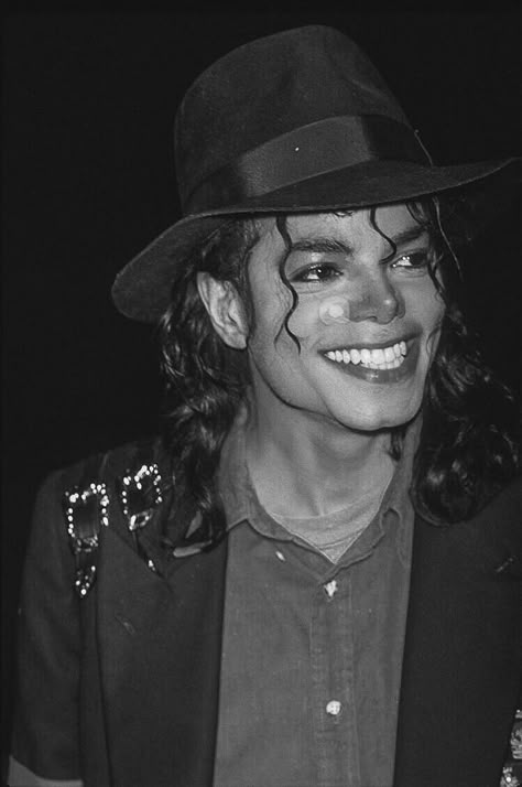 Michael Jackson 1990, Michael Jackson Hot, Michael Jackson Bad Era, Hee Man, Michael Jackson Wallpaper, Jackson Bad, Photos Of Michael Jackson, Michael Jackson Smile, Joseph Jackson