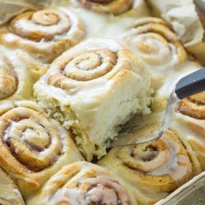 Quick 45 Minute Cinnamon Rolls Easy Delicious Desserts, Breads To Make, Cinnamon Bun Recipe, Easy Desserts Recipes, Fluffy Cinnamon Rolls, Apple Cinnamon Rolls, Acid Reflux Recipes, Berry Cheesecake, Dessert Simple