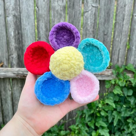 Flower Plushies, Crochet Unicorn Pattern Free, Crochet Fidget, Crochet Unicorn Pattern, Groovy Vibes, Crocheted Toys, Floral Cottagecore, Crochet Unicorn, Unicorn Pattern