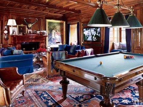 Blue Pony, one of five guest cabins at Ralph Lauren’s Double RL Ranch in Colorado, was built using century-old hand-hewn logs from Montana. Ralph Lauren House, Salons Cottage, Ralph Lauren Interiors, Bedford New York, Pool Table Room, Colorado Ranch, Billiard Rooms, Style Anglais, Guest Cabin