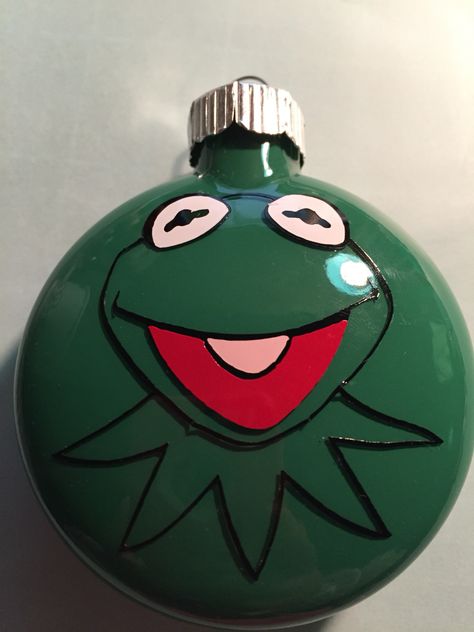 Kermit the Frog ornament/ Muppets/ crafting Muppets Christmas Carol Decorations, Muppet Crafts, Surprise Shawty, Bulb Craft, Disney Ornaments Diy, Yule Ornaments, Diy Xmas Ornaments, Magic Decor, Ornaments Painted