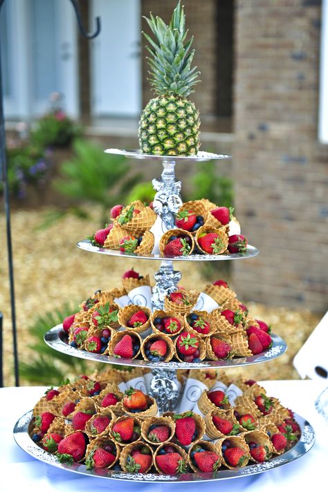 Mini vanilla waffer cones filled with dark chocolate syrup and topped with delicious Sweet organic mixed berries! Yumm! Strawberry Display, Fruit Display Wedding, Pool Party Snacks, Fruit Cones, Vegetable And Fruit Tray, Wedding Strawberries, Christmas Tea Party, Fruit Display, Strawberry Party