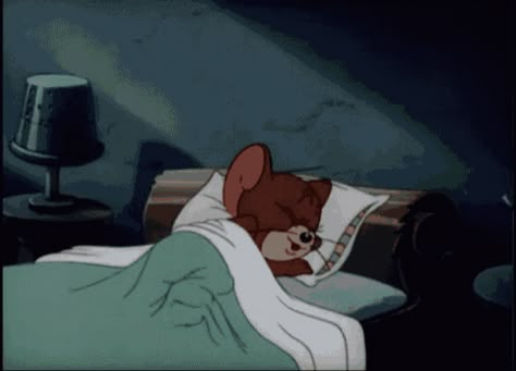 Descanso repones energia ,tension estres   auque no realices nada Sleep Pictures Cartoon, Tom And Jerry Sleeping, Jerry Sleeping, Cute Sleeping Cartoon, Gif Sleeping, Sleeping Mood, Sleep Gif, Tired Gif, Tom And Jerry Gif