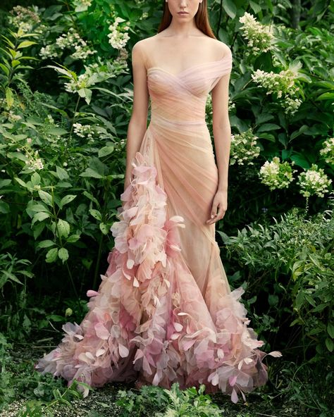 Marchesa Spring, 파티 드레스, Couture Gowns, Gorgeous Gowns, Marchesa, Elie Saab, Mode Inspiration, Beautiful Gowns, Couture Dresses