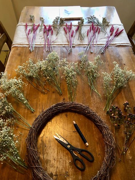 How to make a Spring Wreath – with pink and white dried flowers. – Katy at the Manor Spring Dried Flower Wreaths, White Dried Flowers, Dried Floral Wreaths, Pink Grass, Dried Wreath, Flower Step By Step, Flower Wreaths, Door Wreaths Diy, Dried Flower Wreaths