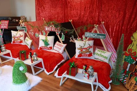 Grinch Sleepover, Christmas Party Friends, 12th Birthday Party Ideas, Christmas Sleepover, Christmas Pajama Party, Childrens Parties, Kids Sleepover, Party Sleepover, Tent Party