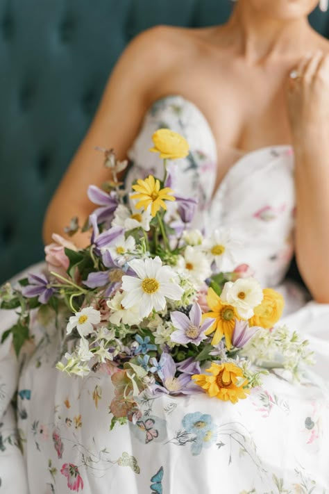 Purple And Yellow Bouquet Wedding, Pale Yellow And Lavender Wedding, Lilac Yellow Wedding, Purple And Yellow Wedding Flowers, Yellow And Purple Wedding Theme, Lavender Yellow Wedding, Lilac And Yellow Wedding, Pastel Yellow Wedding Theme, Yellow And Lavender Wedding