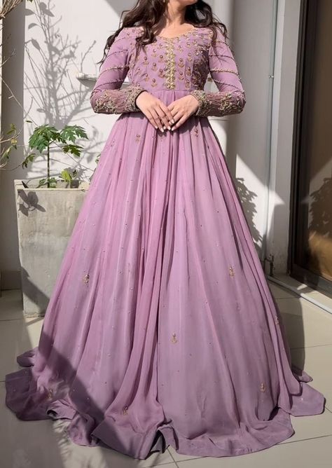 Party wear dresses ideas Lavender Birthday Dress, Lavender Frock, Desi Ootd, Eastern Clothes, Flared Dresses, Frock Designs, Traditional Gowns, Desi Wedding Dresses, Frock Fashion