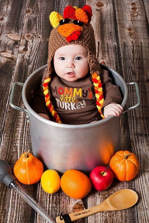 Thanksgiving Pictures Ideas, Thanksgiving Photoshoot Ideas, Photoshoot Ideas For Baby, Thanksgiving Baby Pictures, Holiday Baby Pictures, Fall Baby Photos, Gratitude Thankful, Diy Newborn Photography, Baby Milestones Pictures