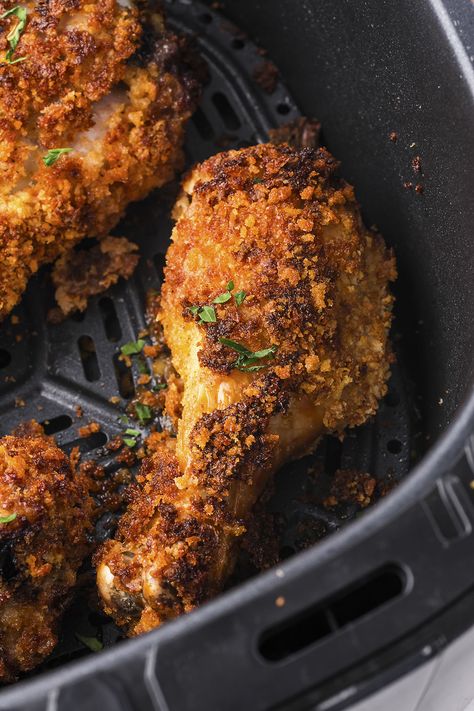 These Crispy Chicken Drumsticks are perfect for weeknight family dinners! Juicy chicken with a crispy, breaded skin that the kids love! Breaded Chicken Legs In Air Fryer, Air Fried Drumstick Chicken Recipes, Breaded Drumsticks Air Fryer, Crispy Oven Drumsticks, Breaded Chicken Drumsticks Air Fryer, Fried Chicken Drumsticks Air Fryer, Oven Baked Fried Chicken Drumsticks, Air Fryer Chicken Legs Bone In Crispy, Chicken Drumstick Air Fryer