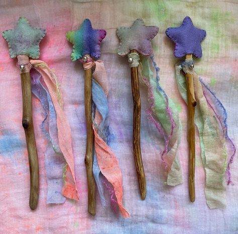 Waldorf Gifts Handmade, Waldorf Alphabet Letters, Winter Waldorf Crafts, Fairy Wands Diy How To Make, Fairy Party Activities, Fairy Birthday Party Activities, Fairy Wand Craft, Crafts For 3yrs Old, Fairy Crafts For Kids