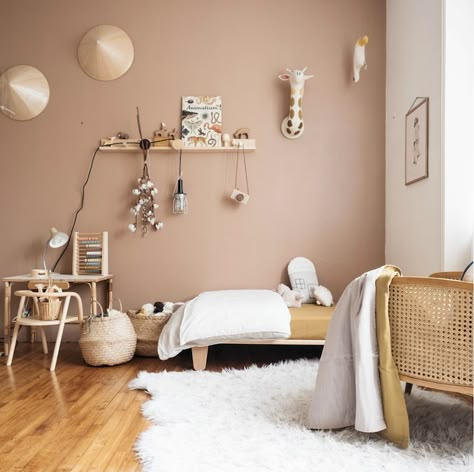 my scandinavian home: A Charming French Family Home Full of Inspiring Details Room Wall Colors, Desain Editorial, Wall Colour, Kids Room Inspiration, Kids Room Design, Kids Bedroom Decor, Pink Walls, Scandinavian Home, Kid Spaces