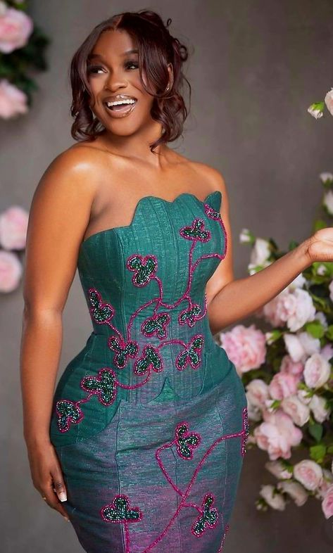 Asoebi Dress, Kente Dresses, Purple Bodycon Dresses, Dinner Gown, Nigerian Lace Styles, Instagram Roses, Kente Dress, Kente Styles, Dinner Dress Classy