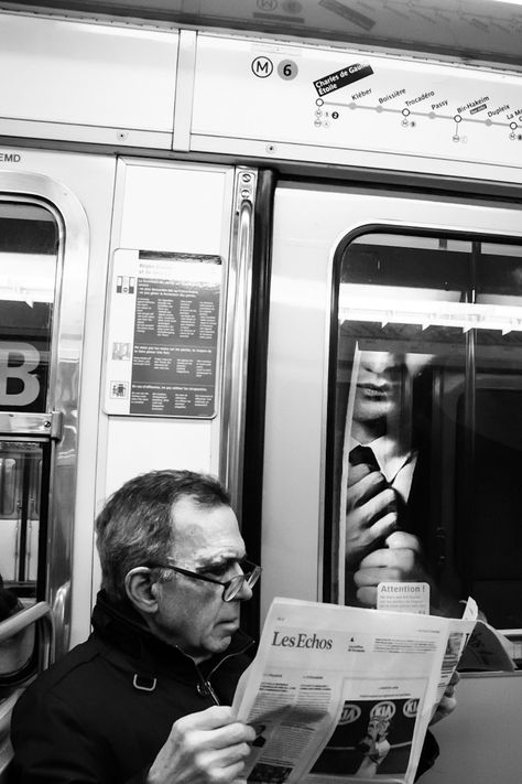 Powerful Black and White Photos of Crowds on the Paris Metro Paris Metro Stations, Poetic Photo, Street Photography Paris, Visual Puns, Giant Poster, Paris Metro, French Street, New York Subway, Black And White Photos