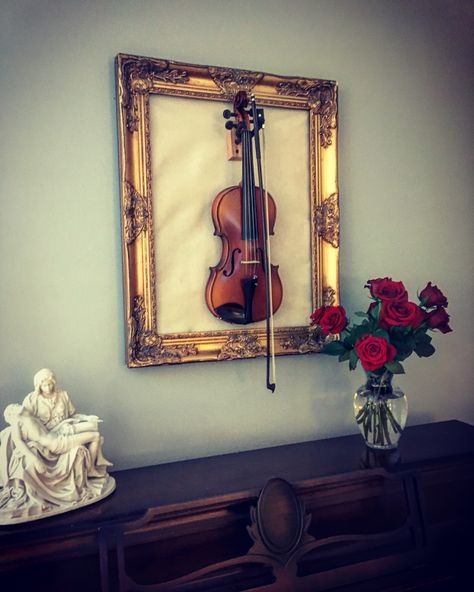 Violin hanging display vintage frame ornate Hang Violin On Wall, Hanging Violin On Wall Ideas, Hanging Violin On Wall, Violin Hanging On Wall, Violin Room Decor, Violin Display Ideas, Violin Upcycle, Violin On Wall, Violin Decor