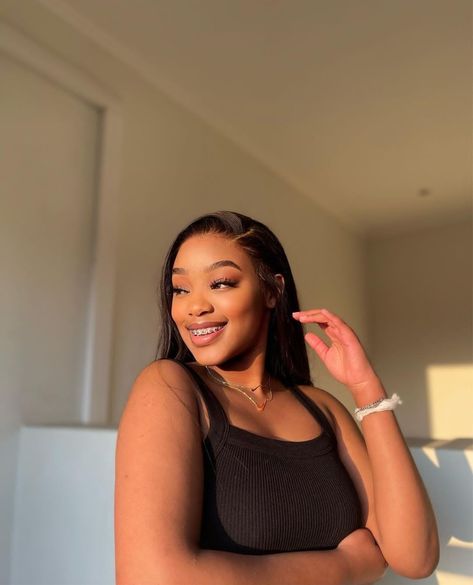 Brace faces or braces on a black woman South Africa Women, South African Women, Diverse Beauty, Brace Face, African Girl, Single Girl, Photo To Video, Beautiful Ladies, Brown Skin