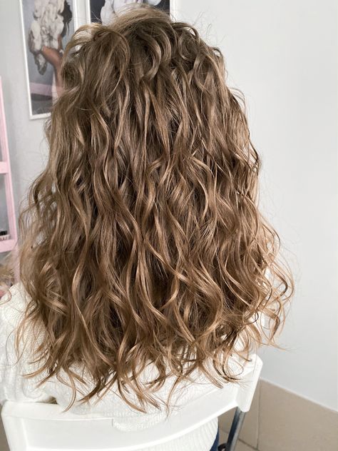 Natural Curl Layers, Joelle Carter Hair, Large Curl Perm Medium Lengths, Light Brown Hair Natural Curls, Light Brown Permed Hair, Lightly Permed Hair, Brown Hair Wavy Natural, Light Perms For Medium Length Hair, Dark Blonde Wavy Hair Natural