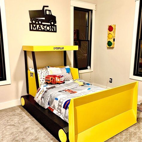 We love customer photos! 👏🏻 This wooden dump truck sign has found its new home in this adorable construction themed bedroom! 🚧🚦{Pictured in 28” black finish} Construction Truck Room Ideas, Construction Room For Boys, Boys Construction Bedroom, Construction Themed Bedroom, Little Boy Truck Room, Toddler Boy Construction Bedroom, America Bedroom, Truck Theme Room, Construction Theme Bedroom