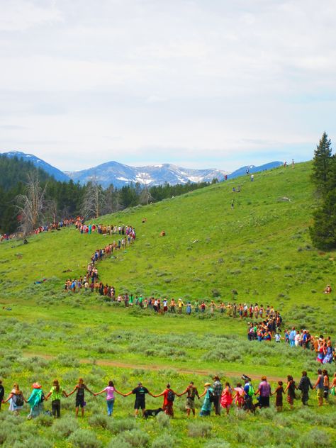 Rainbow Family Gathering, Montana. Photo By Mandy Smith Rainbow Family Pictures, Rainbow Family Gatherings, Gathering Photography, Mandy Smith, Hippie Family, Rainbow Gathering, People Gathering, Hippie Commune, Rainbow Family