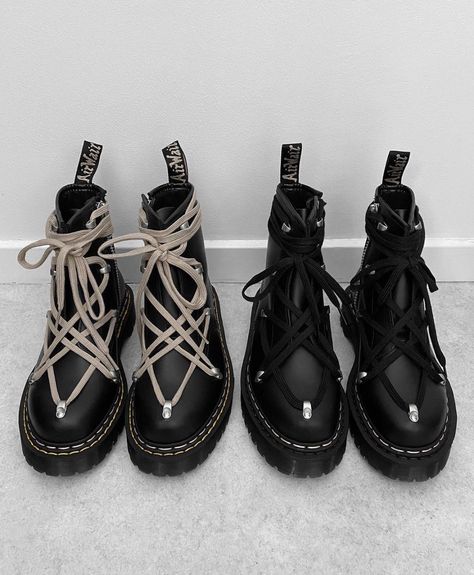 Outlander Magazine on Twitter: "Rick Owens x Dr Martens🖤… " Rick Owens Outfit, Rick Owens Boots, Rick Owens Shoes, Archive Fashion, Shoe Inspo, Fashion Wishlist, Dream Shoes, Doc Martens, Black Laces