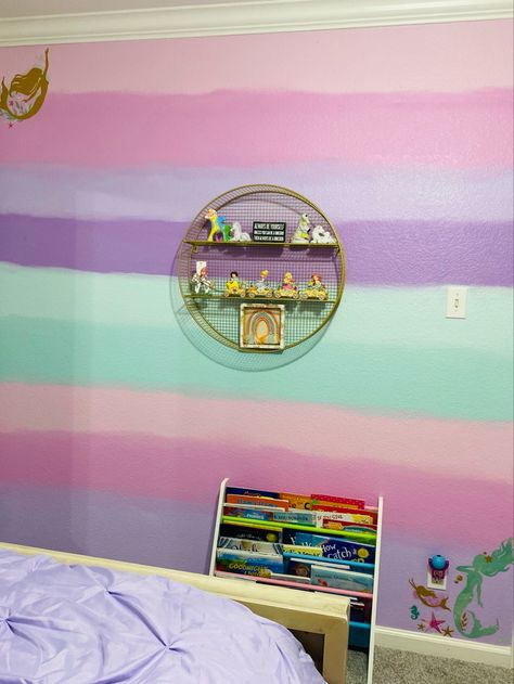 Ombré painted wall in girls room. Rainbow, pastels, purple, pink, mint. Rainbow Shiplap Wall, Sunset Theme Bedroom, Rainbow Theme Room, Ombre Rainbow Wall, Girls Bedroom Accent Wall, Beach Bedroom Girls, Rainbow Bedroom Ideas Kids, Ivy Bedroom, Sensory Playroom