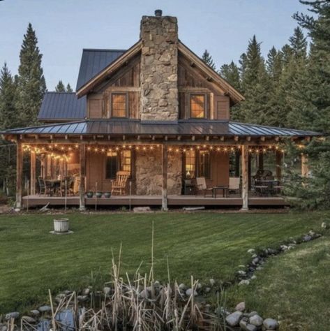 Rustic Wood House Exterior, Country Minimalist Home, Tennessee Homes Exterior, Cozy Country Home Exterior, Log Farmhouse Exterior, Montana House Interior, Western Ranch House Exterior, Cabin Home Exterior, American Ranch House