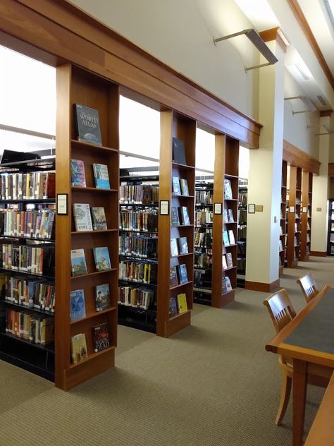 Library Worker Aesthetic, 1960s Library, 1970s Library, Library Sitting Area, 90s Library, Small School Library, Public Library Ideas, Public Library Exterior, Public Library Aesthetic