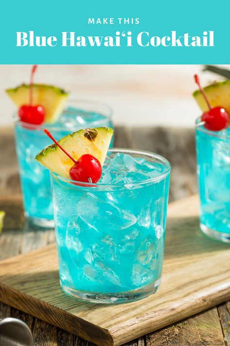 Make it yourself with this simple recipe. Blue Hawaii Cocktail, Hawaiian Drinks, Patriotic Cocktails, Vodka Punch, Cocktail Sauce Recipe, Coconut Mojito, Hawaiian Cocktails, Yummy Summer Drinks, Non Alcoholic Cocktails