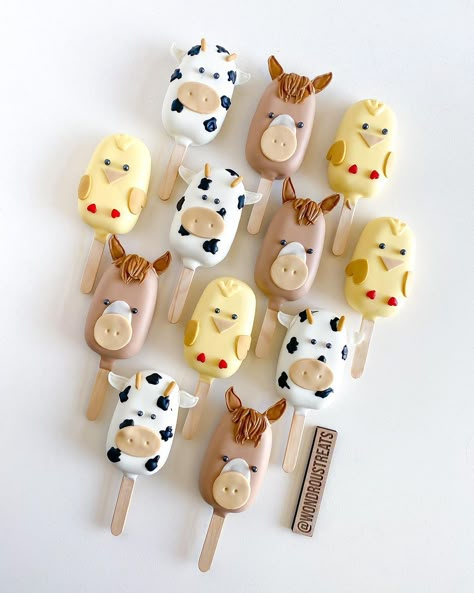 Alan’s Farm themed cakesicles 🐴 🐮 🐥 #farm#farmtreats#farmcakesicles#cakesicles#lasvegastreatmaker#cakesiclesofig#cakepop#lasvegas | Instagram Farm Cakesicles Ideas, Farm Birthday Desserts, Farm Animal Desserts, Farm Baby Shower Theme, Animal Cake Pops, Carnival Cakes, Kids Foods, 1st Rodeo, Farm Theme Birthday