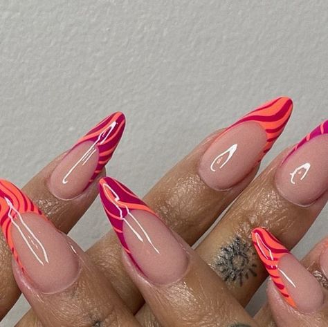 𝐓𝐫𝐚𝐜𝐢𝐞 • 𝐇𝐨𝐮𝐬𝐭𝐨𝐧 𝐀𝐫𝐭𝐢𝐬𝐭 on Instagram: "Some heat for this heat 😮‍💨" Lollapalooza Nails, Red And Orange Nails, Pink And Red Nail Art, Pink And Orange Nails, Elite Nails, Artistic Nails, Super Cute Nails, Sassy Nails, Subtle Nails