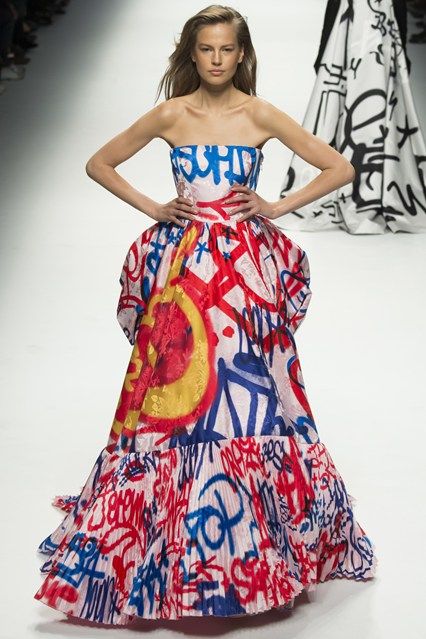 Graffiti Dress, Street Art Fashion, Graffiti Fashion, Moschino Fashion, Jeremy Scott, Color Fashion, Fall 2015, Beautiful Gowns, Vanity Fair