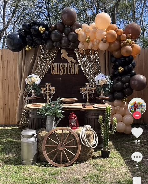 Black And Gold Western Party, Western Decorations Cowboy Theme, Cowboy Adult Birthday Party, Western Decorations Party, Western Backdrop Ideas, Vaquera Theme Party, Vaquero Party Ideas, Ranch Theme Party, Vaquero Theme Party