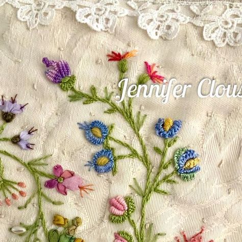 Jennifer Clouston on Instagram: "Little buds 🌺🌸🌺from my book ! FOOLPROOF FLOWER EMBROIDERY #embroidery #embroideredflowers #flowerembroidery #handwork #handembroidery #embroiderersofinstagram #embroidered #embroideryart #broderie #bordados #foolproofflowerembroidery #embroiderydesign" Jennifer Clouston Embroidery, Jennifer Clouston, Diy Embroidery Patterns, Embroidered Quilts, Embroidery Book, Embroidery Stitches Tutorial, Hand Embroidery Flowers, Hand Embroidery Projects, Embroidery Patterns Vintage