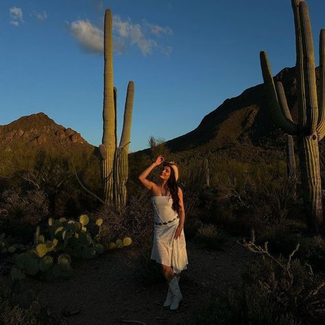 This is your sign to put on your best country fit and take pics in the middle of the desert 🏜️ @kierstenrusso Sedona Photoshoot, Desert Photoshoot, Arizona Road Trip, 12th Tribe, Desert Vibes, Cool Countries, Joshua Tree, Sedona, Bolivia