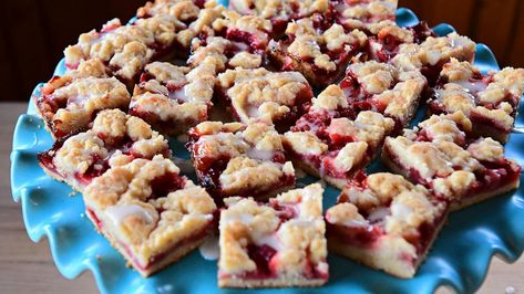 Strawberry Cobbler Squares Recipe | Ree Drummond | Food Network Strawberry Cobbler Squares, Cherry Crumble Pie, Desserts Potluck, Cherry Pie Bars, Raspberry Oatmeal, Strawberry Cobbler, Cherry Crumble, Crumb Bars, Crumble Pie