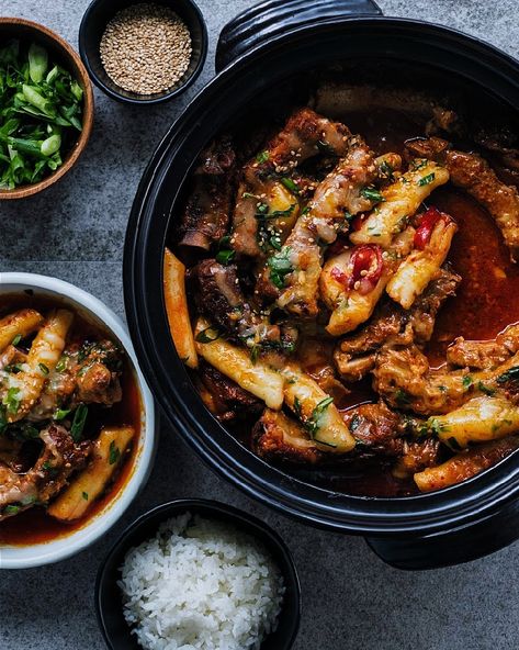 Spicy Galbi Jjim will satisfy all your Korean food cravings! Spicy, braised, cheesy deliciousness #spicy #galbijjim #porkribs #koreanfood Korean Braised Pork, Korean Pork Ribs, Galbi Jjim Recipe, Korean Braised Short Ribs, Galbi Jjim, Braised Pork Ribs, Baby Back Pork Ribs, Korean Pork, Gochujang Sauce