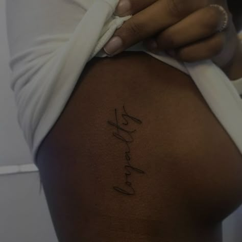 Under Breast Tattoo Black Women, Discipline Tattoo Ideas, Loyalty Tattoo, Trending Streetwear, Cute Hand Tattoos, Stylish Tattoo, Writing Tattoos, Petite Tattoos, Tasteful Tattoos