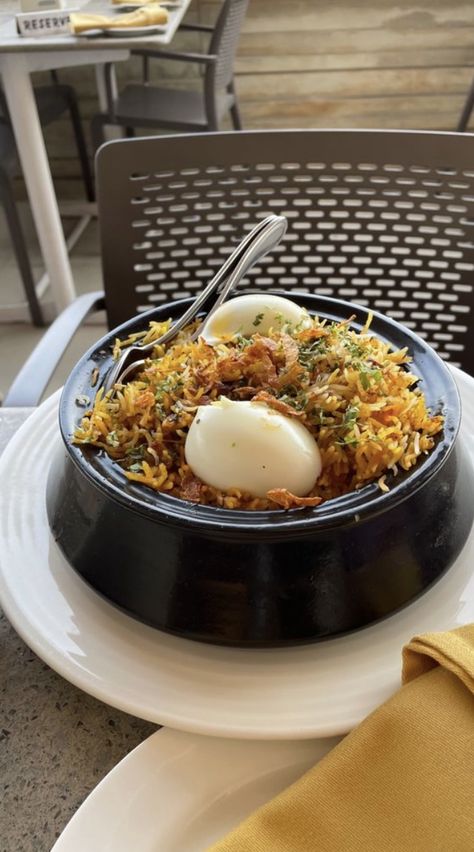 Desi Lunch Ideas, Chicken Recipes Aesthetic, Chicken Biryani Aesthetic, Biriyani Snaps, Briyani Image Snap, Restaurant Lunch Aesthetic, Biriyani Photos Snap, Biryani Snaps Snapchat, Biriyani Snapchat Story