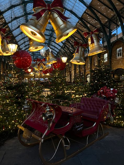 Bucketlist Aesthetic, City Christmas Lights, New England Christmas, City Christmas, Nyc Christmas, Covent Garden London, London Aesthetic, Holiday Photography, Winter Background