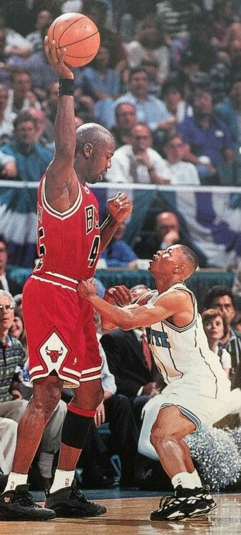 Two ACC legends, the GOAT Michael Jordan and Tyrone "Muggsy" Bogues clash during the playoffs in Charlotte. Jordan Tucker, Muggsy Bogues, Michael Jordan Photos, Jeffrey Jordan, Michael Jordan Pictures, Michael Jordan Basketball, Jordan Basketball, Chicago Sports, Nba Pictures