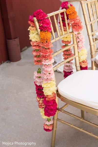 Indian Spring, Indian Garland, Hindu Wedding Garland, Flower Garland Indian Wedding, Pink Wedding Garland Indian, Indian Flower Garlands, Mogra Flower Varmala, Indian Flower Garland Backdrop, Flower Garland Wedding Indian Hindus