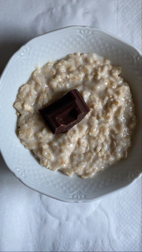 Porridge Aesthetic, Aelin Galathynius Aesthetic, Vegetable Crockpot Recipes, Chocolate Porridge, Oat Bowls, Oatmeal Porridge, Aelin Galathynius, Oatmeal Bowls, Vanilla Chocolate